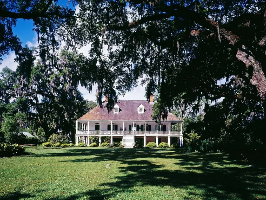 A picture containing building, person, person, front

Description automatically generated